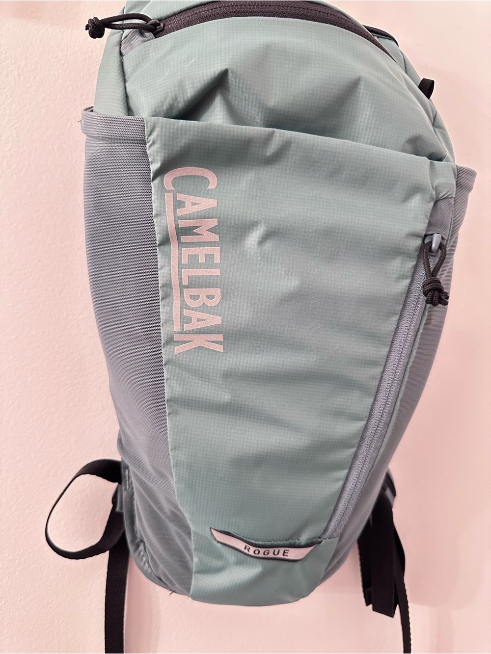 CamelBak Rogue Light 70oz (2L) Hydration Backpack - Picture 2 of 6